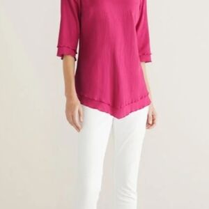LSoft Surroundings 3/4 Textured Top in Deep Berry. EXCELLENT CONDITION!
